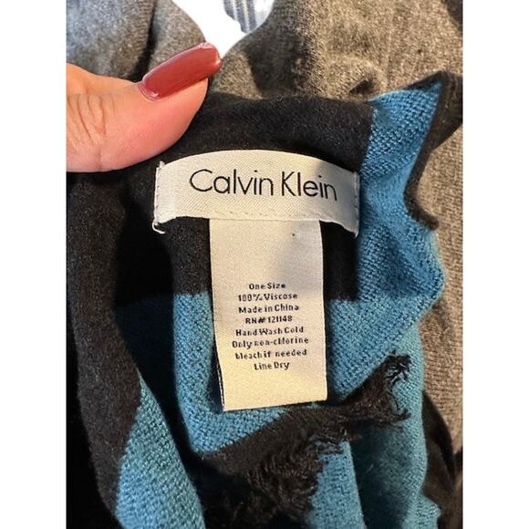 Calvin Klein Blue Black Viscose Warm Fringe Trim Scarf Women Sz OS - Picture 5 of 5